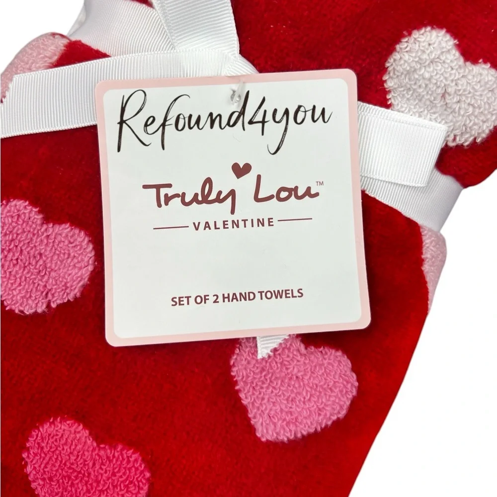 Truly Lou - ‘Red Pink & White Hearts’ Hand Towels (2). NWT. Firm!